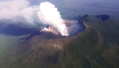 Luftansicht Vulkan Mount Nyiragongo  (MONUSCO/Neil Wetmore)  CC BY-SA 
Infos zur Lizenz unter 'Bildquellennachweis'
